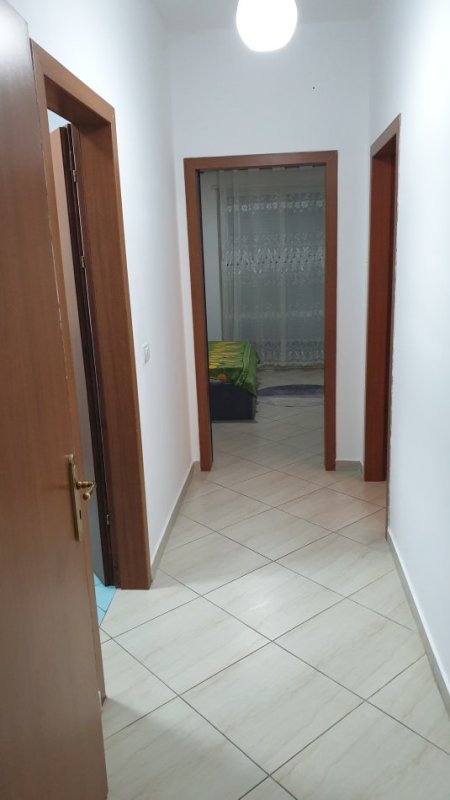 Tirane, jepet me qera apartament 2+1+Aneks+Ballkon Kati 1, 98 m² 500 € (Prane Bunkart 1, Kompleksi banimit Kotorri)