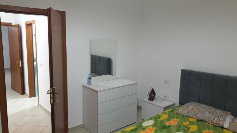 Tirane, jepet me qera apartament 2+1+Aneks+Ballkon Kati 1, 98 m² 500 € (Prane Bunkart 1, Kompleksi banimit Kotorri)