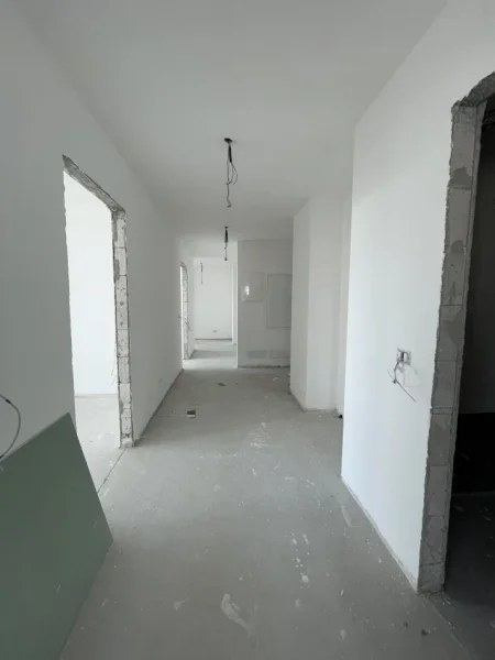 Tirane, jepet me qera apartament 3+1+Aneks+Ballkon Kati 11, 220 m² 3.500 € (Lake View Residence Liqeni)