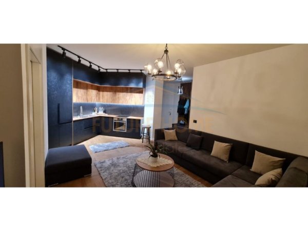 Tirane, jepet me qera apartament Kati 8, 100 m² 850 € (21 Dhjetori)