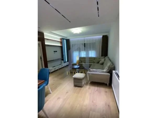 Super apartament 2+1+2 me qira te kompleksi "Green City" , Astir