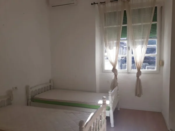 Tirane, jepet me qera apartament Kati 2, 86 m² 600 € (Sheshi Willson)