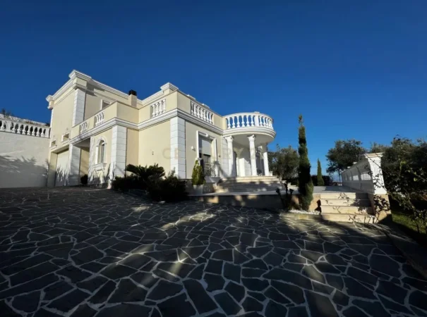 Durres, shitet Vile 4+1+Ballkon Kati 2, 372 m² 820.000 € (Qendra, DURRËS)