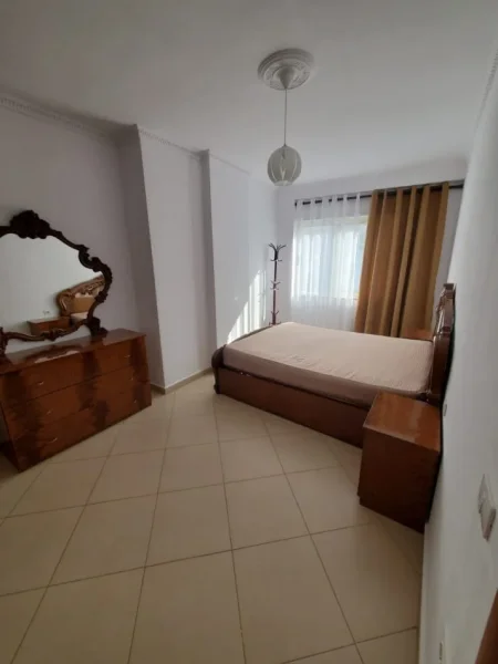 Tirane, jepet me qera apartament 2+1 Kati 3, 90 m² 450 € (astir)