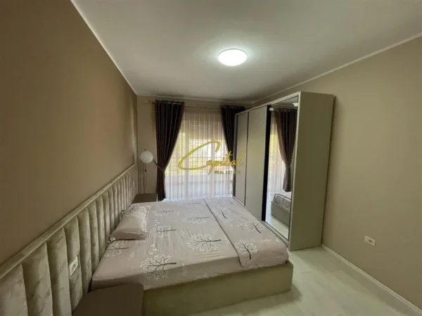 Tirane, jepet me qera apartament 3+1 Kati 4, 185 m² 1.500 € (LIQENI I THATE)