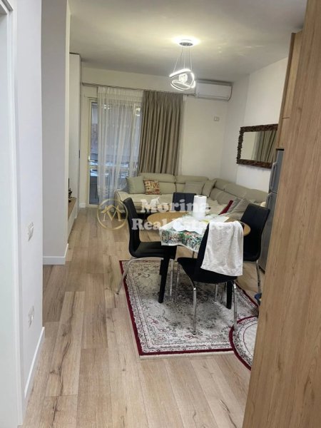 Tirane, jepet me qera apartament 1+1+Ballkon Kati 2, 62 m² 600 € (Kopshti Botanik)