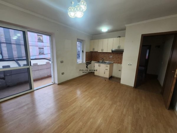 Tirane, jepet me qera apartament 1+1 Kati 2, 58 m² 700 € (RRUGA BARDHYL)