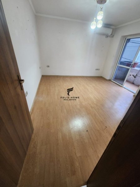 Tirane, jepet me qera apartament 1+1 Kati 2, 58 m² 700 € (RRUGA BARDHYL)
