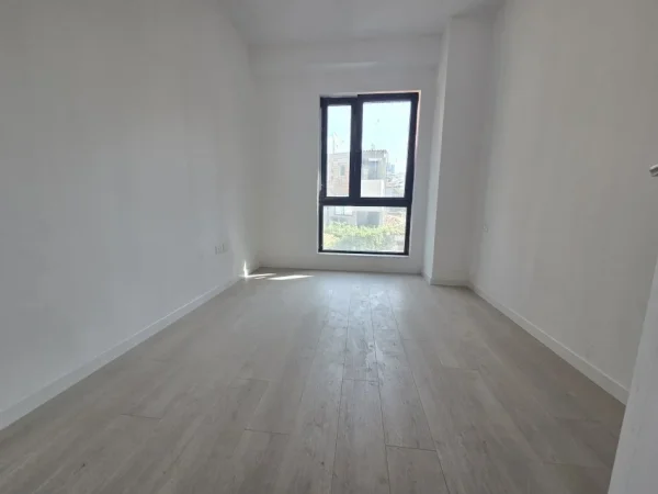Tirane, jepet me qera apartament 2+1+Aneks+Ballkon Kati 1, 96 m² 700 € (myslym shyri)
