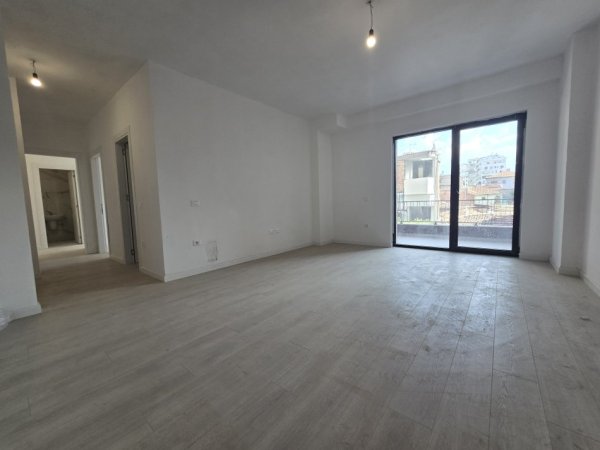 Tirane, jepet me qera zyre Kati 1, 96 m² 700 € (myslym shyri)