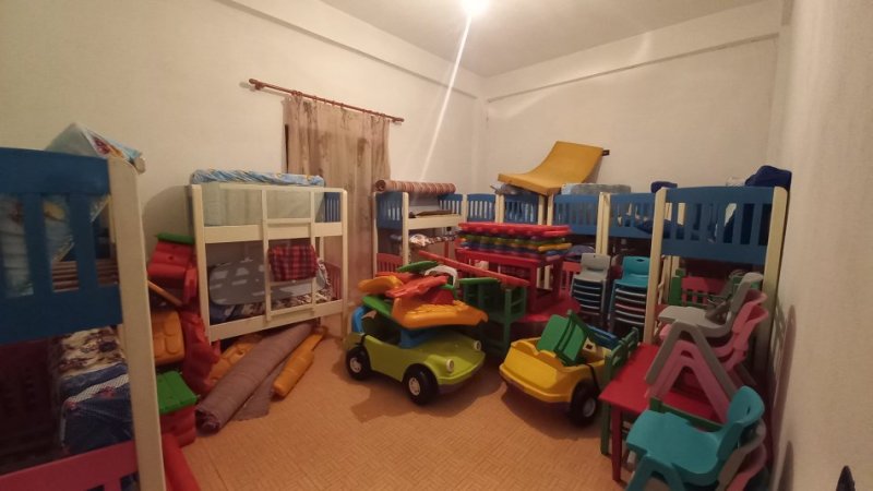 Tirane, jepet me qera ambjent biznesi , 218 m² 800 € (Kthesa e Kamzes)