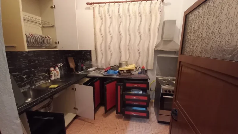 Tirane, jepet me qera ambjent biznesi , 218 m² 800 € (Kthesa e Kamzes)