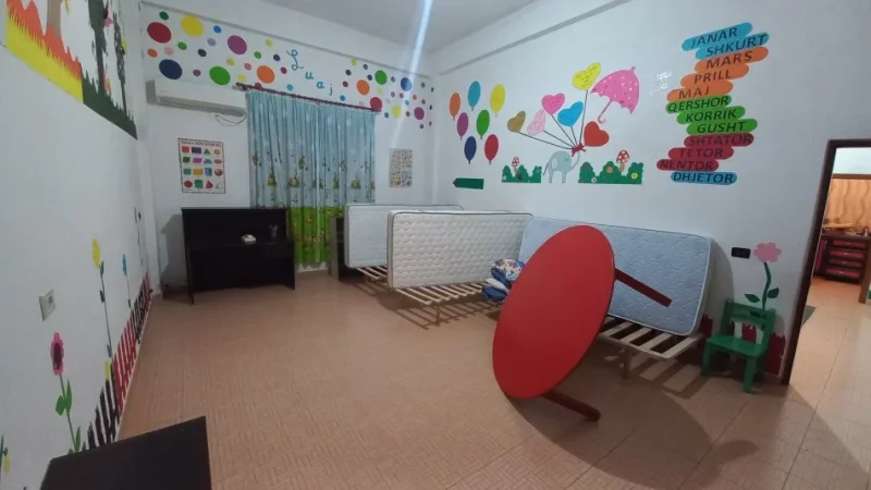 Tirane, jepet me qera ambjent biznesi , 218 m² 800 € (Kthesa e Kamzes)