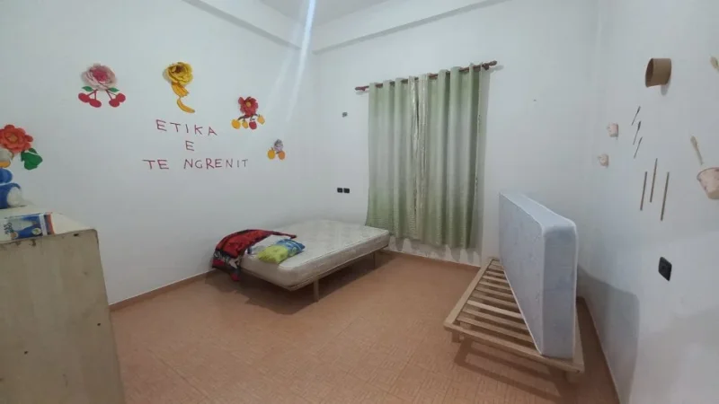 Tirane, jepet me qera ambjent biznesi , 218 m² 800 € (Kthesa e Kamzes)