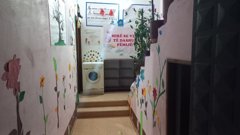 Tirane, jepet me qera ambjent biznesi , 218 m² 800 € (Kthesa e Kamzes)