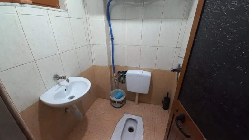 Tirane, jepet me qera ambjent biznesi , 218 m² 800 € (Kthesa e Kamzes)