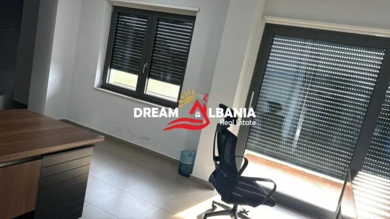 Tirane, jepet me qera zyre Kati 4, 85 m² 800 € (Zogu i Zi)