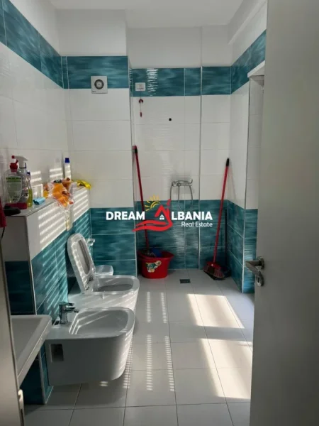 Tirane, jepet me qera zyre Kati 4, 85 m² 800 € (Zogu i Zi)