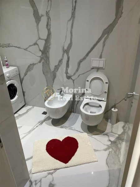 Tirane, jepet me qera apartament 1+1+Ballkon Kati 4, 75 m² 750 € (Rruga panorama/ Kompleksi Quatrum)