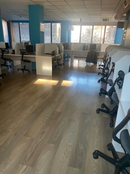 Tirane, jepet me qera zyre Kati 1, 288 m² 3.000 € (SELVIA)