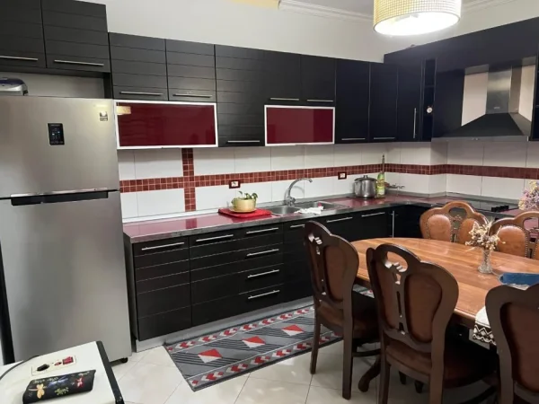 Tirane, jepet me qera apartament 2+1+Aneks+Ballkon Kati 2, 96 m² 400 € (fresk)