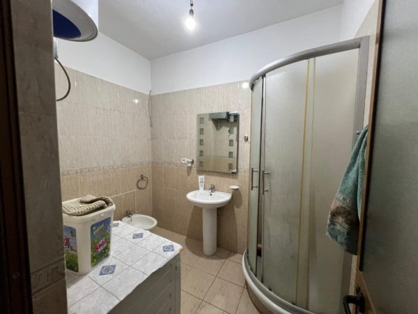 Tirane, jepet me qera apartament 2+1+Aneks+Ballkon Kati 2, 96 m² 400 € (fresk)