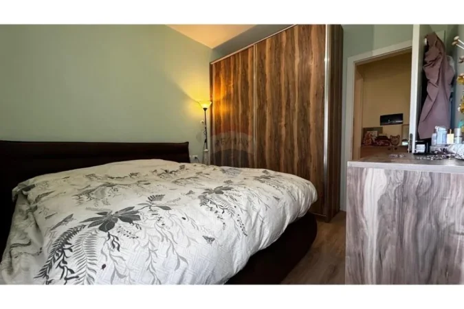 Tirane, jepet me qera apartament 1+1+Ballkon Kati 4, 70 m² 450 € (Kopshti Botanik)