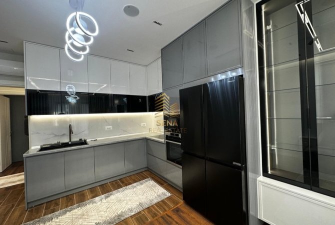 Tirane, jepet me qera apartament 2+1+Ballkon Kati 3, 115 m² 1.000 € (Kompleksi Arlis)