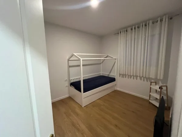 Tirane, jepet me qera apartament 2+1 Kati 2, 85 m² 750 € 