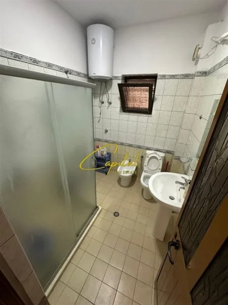 Tirane, jepet me qera apartament 2+1 Kati 2, 100 m² 550 € (ISH RESTORANT DURRESIT)