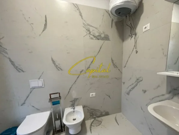 Tirane, jepet me qera apartament 2+1 Kati 9, 110 m² 830 € (FARMACIA 10)