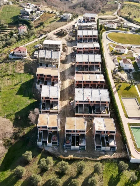 Tirane, shitet Vile 3 Katshe Kati 3, 287 m²