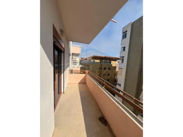 Durres, shitet apartament 1+1 Kati 6, 72 m² 75.000 € (Plazh Hekurudha, Durres)