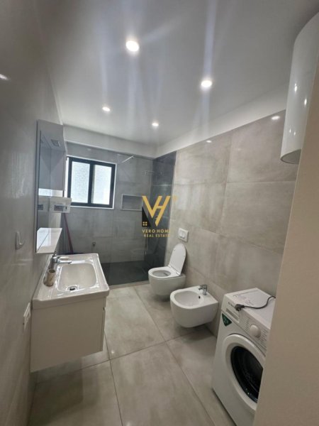 Tirane, jepet me qera apartament 2+1+Ballkon Kati 2, 100 m² 500 € (ALI DEMI)