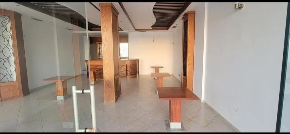 Shkembi Kavajes, shitet lokal Kati 0, 88 m² 395.000 € (Shkembi i Kavajes)