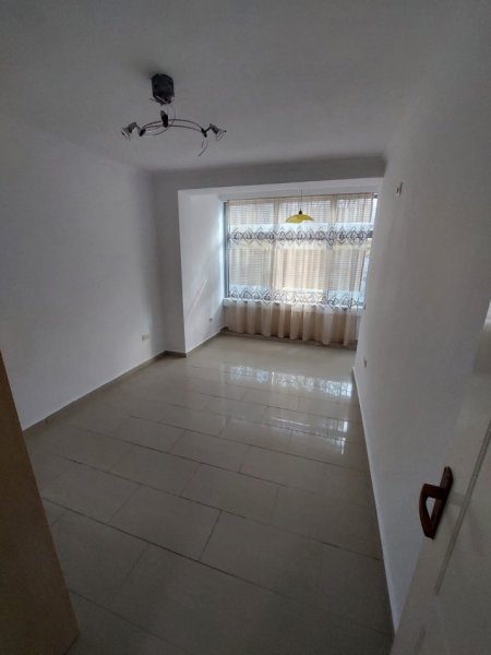 Tirane, shitet ambjent biznesi Kati 2, 75 m² 188.000 € (rruga e kavajes , 21 dhjetori)