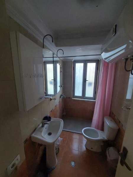 Tirane, shitet ambjent biznesi Kati 2, 75 m² 188.000 € (rruga e kavajes , 21 dhjetori)
