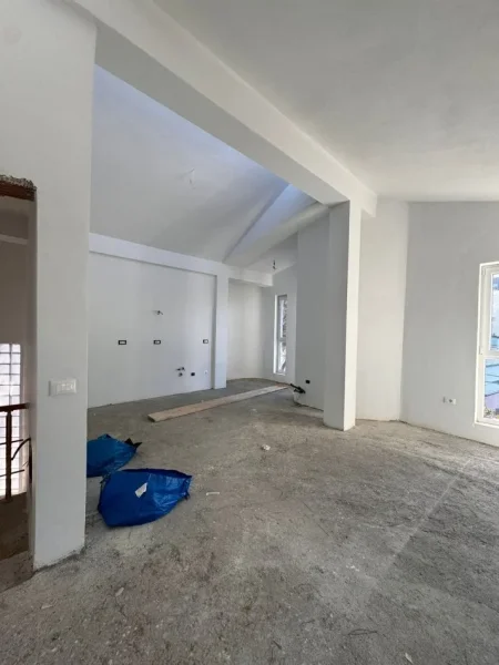 Qerret, shitet Vile 3 Katshe Kati 3, 340 m² 730.000 € (Qerret)