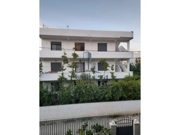 Tirane, shitet Vile 3 Katshe Kati 0, 118 m² 290.000 € (Kombinat)