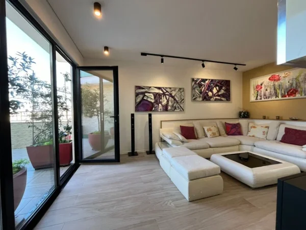 Tirane, shitet apartament 3+1+Aneks+Ballkon Kati 10, 140 m² 230.000 € (Zona e Brrylit)