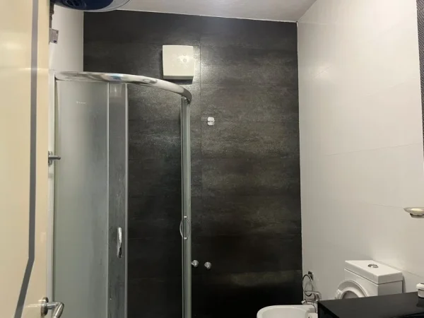 Tirane, shitet apartament 3+1+Aneks+Ballkon Kati 10, 140 m² 230.000 € (Zona e Brrylit)