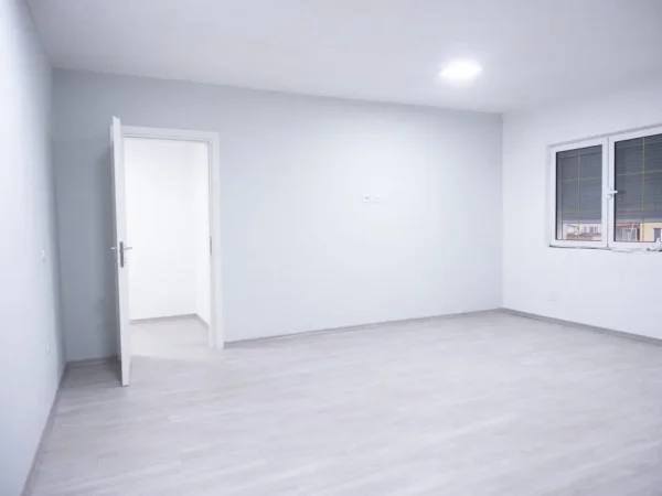 Tirane, jepet me qera apartament 2+1 Kati 6, 90 m² 1.100 € (Sheshi Wilson)