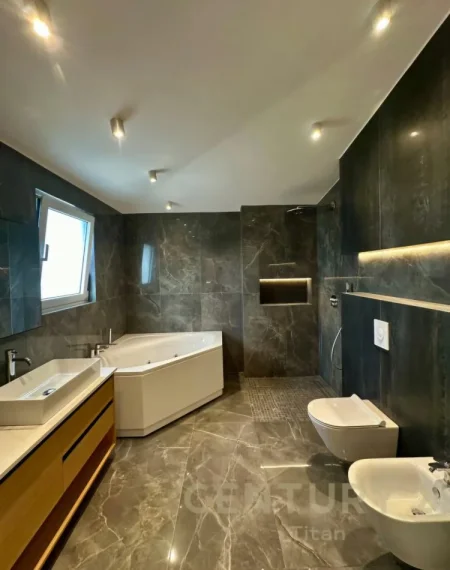 Tirane, shitet apartament+verande | Penthouse 3+1+Ballkon Kati 5, 300 m² 700.000 € (Liqeni I Thate)