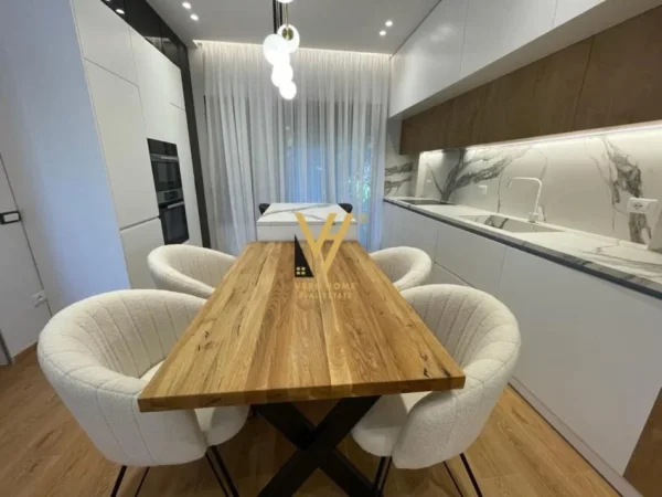 Tirane, jepet me qera Vile 3 Katshe Kati 0, 350 m² 3.000 € (TEG)