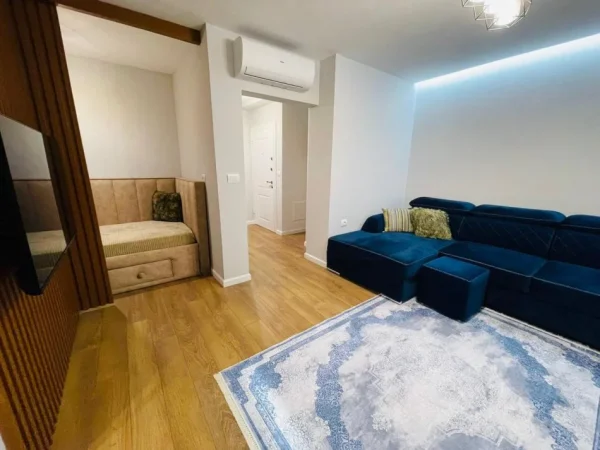 Tirane, jepet me qera apartament 1+1+Aneks+Ballkon Kati 2, 70 m² 600 € (STACIONI I TRENIT)