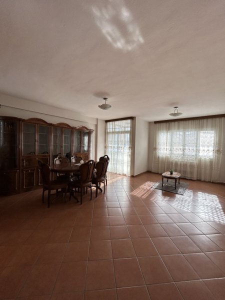Tirane, jepet me qera apartament 2+1+Ballkon Kati 10, 114 m² 550 € (Komuna e Parisit)