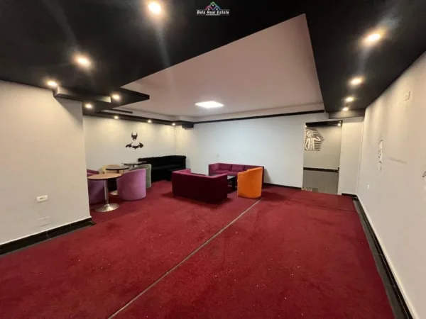 Tirane, jepet me qera dyqan Kati -1, 150 m² 800 € (5 MAJI)