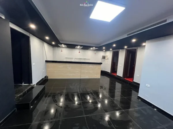 Tirane, jepet me qera dyqan Kati -1, 150 m² 800 € (5 MAJI)