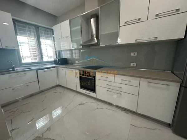 APARTAMENT 2+1 ME QERA , KOMPLEKSI DELIJORGJI, RRUGA KAVAJES