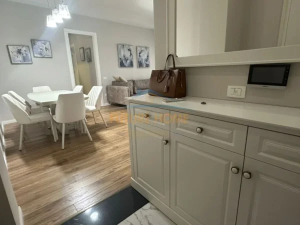 APARTAMENT 2+1 ME QERA , KOMPLEKSI DELIJORGJI, RRUGA KAVAJES